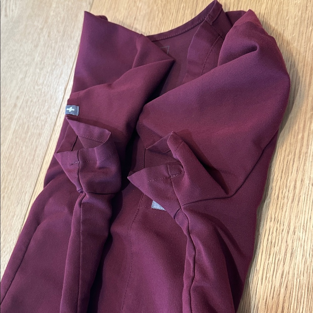 Figs Maroon Scrub Set - Picture 9 of 9